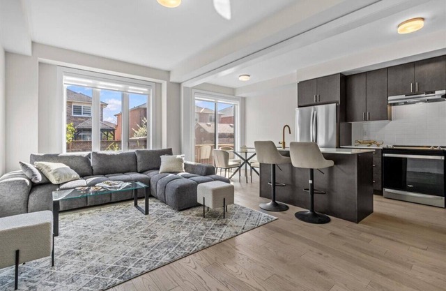 Luxe furnished home in Oakville