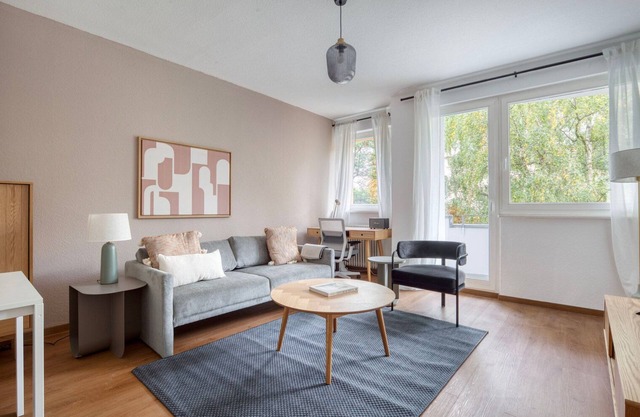 Luxe Kreuzberg 1BR, nr Landwehrkanal, by Blueground