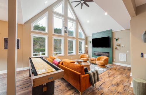 Luxe Lodge Designer Decorated Hot Tub Slope Views