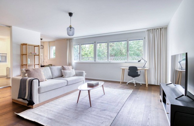 Luxe Mühlebach 3.5 Room w/W&D, Parking, 2 mins to Seefeld, by Blueground