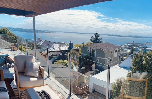 Luxe Mod City Home +VIEWS!+Hot Tub+Parking+AC+Parking