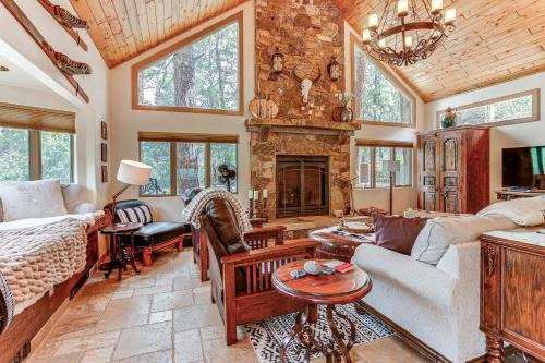 Luxe Ridgway Home with Mountain Views and Hot Tub!