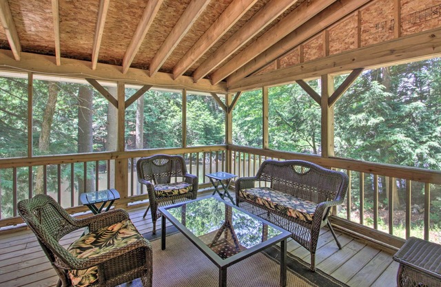 Luxe Riverfront Cottage w/Dock by Lake Horace!