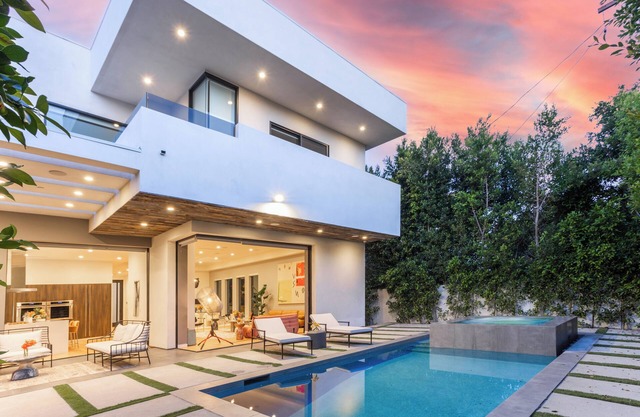 Luxe WeHo Villa, Walk to Melrose Ave, Pool + Hot Tub | North Vista by AvantStay