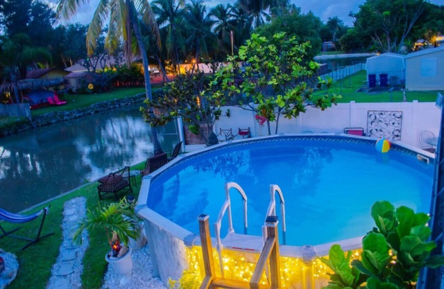 LUXE ZEN WATER King Heated Pool,Hot Spot