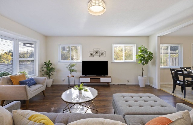 Luxo Stays |Stanford| 3bd/2ba #pet #comfy