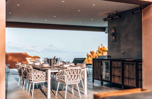 Luxuriöse Villa mit einem Pool, Sauna & Gym