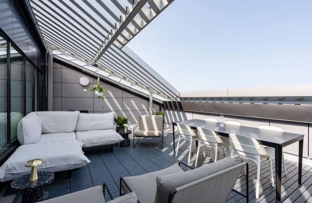 Luxurious 1BR Apt | Kansi | Jacuzzi & 60m2 Terrace