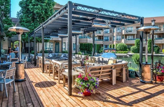 Luxurious 2 bedroom condo on Lake Okanagan