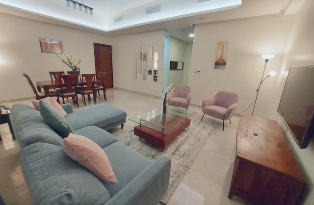 Luxurious 2 BR Apartment with Pool & Gym
