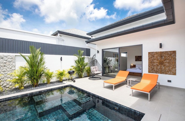 Luxurious 3 bedrooms pool villa at rawai