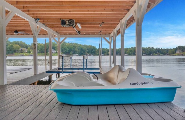 Luxurious 3br Lake House + Dock