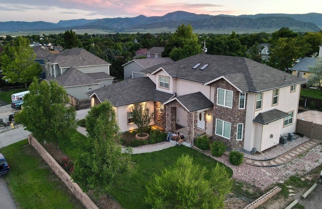 Luxurious 4-Bed, 4.5 Bath, House in the Foothills of Denver.