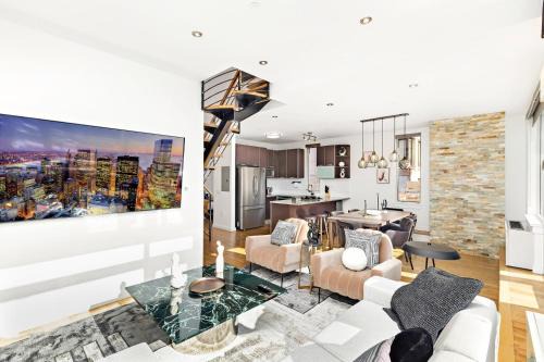 Luxurious 4 BR Penthouse