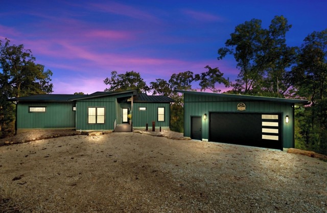 Luxurious 5-bedroom Treehouse with panoramic view of beautiful Alpine Lake.