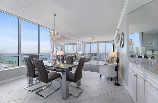 Luxurious 5★ Gulf-Front 3BR Condo: Heated Pool, Spa, Gym & Free Beach Chairs