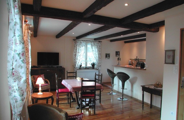 luxurious appartment, 65 qm, 2nd floor in a villa with garden and 3 balconies