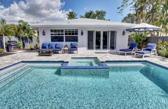 Luxurious Boutique Villa w/Private Pool, Hot Tub, EV Charger in Heart of Delray