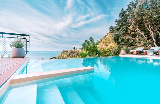 Luxurious country residence with infinity pool on the Amalfi Coast