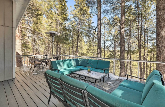 Luxurious & Forested Oasis in Flagstaff w/Hot Tub