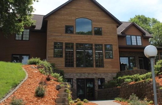 Luxurious handicapped accessible Home on Crystal Clear Green Lake in Spicer, MN