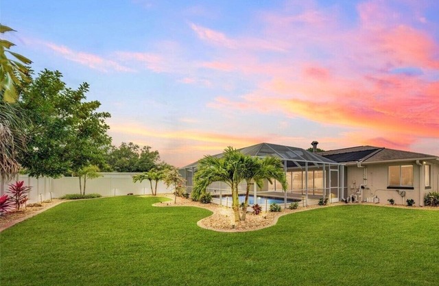 Luxurious Haven: Poolside Paradise for 11, Steps from Punta Gorda's Best!