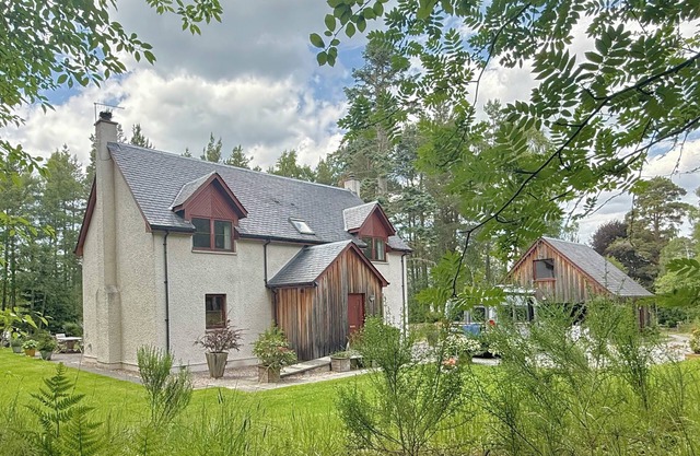 Luxurious House With Large Enclosed Woodland Garden In Cairngorm National Park