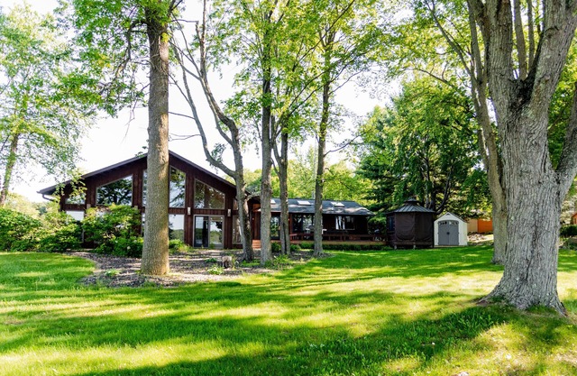 Luxurious Lake McKenzie Cabin Getaway ~ Recently Remodeled!