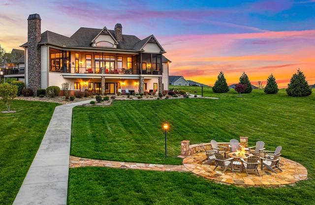 Luxurious lakefront home w/dock, internet, fire pit and amazing views