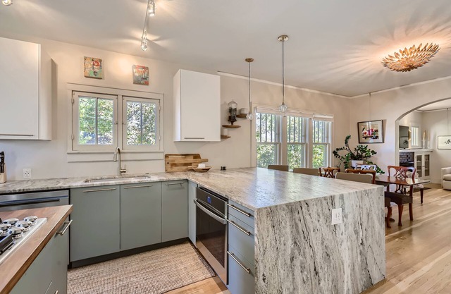 Luxurious living at the newly renovated private Monroe Bungalow, Central Denver,