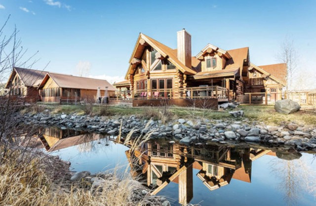 Luxurious log cabin with river views, hot tub, firepit, outdoor areas, & W/D