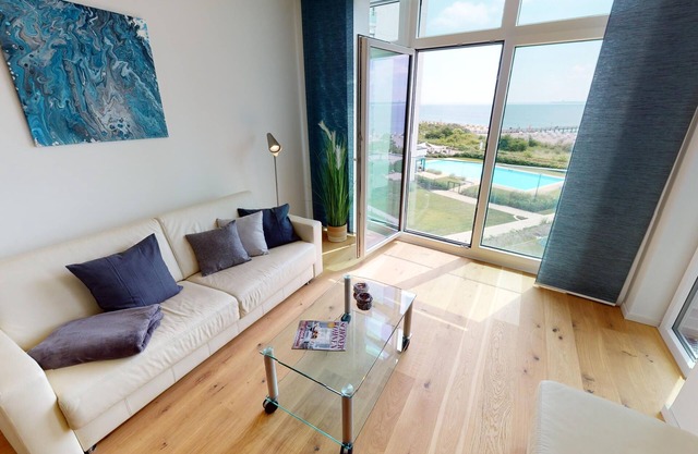 Luxurious new-build vacation apartment for 2-4 guests with direct sea view and wallbox