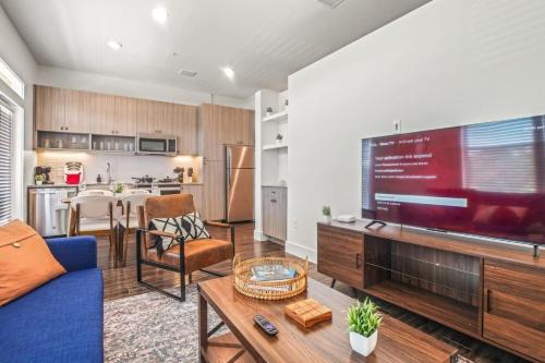 Luxurious New Unit Studio 1Ba Pool, Golf Sim