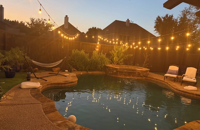 Luxurious Oasis in Frisco with Heated Pool, Jacuzzi, Media Room &Grill.