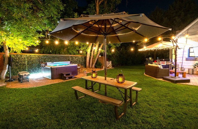 Luxurious Oasis Retreat w King Beds, Theater, & Hot Tub in the Heart of Old Town