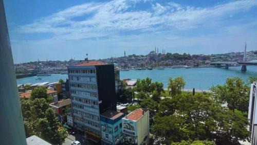Luxurious Penthouse with Sea View in Central Karaköy, 4BR