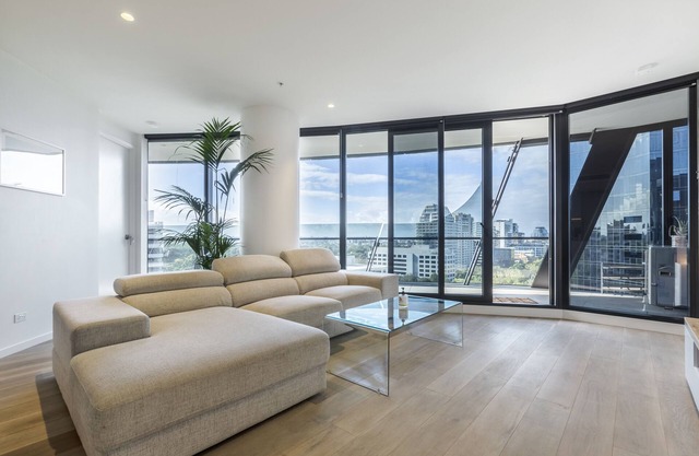 Luxurious Retreat : Style and Comfort