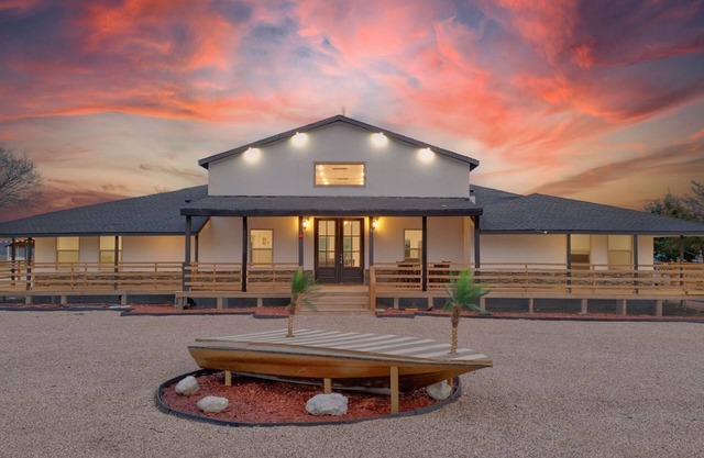 Luxurious Sailer Ranch Resort in North Dallas w/Sports Area & Games