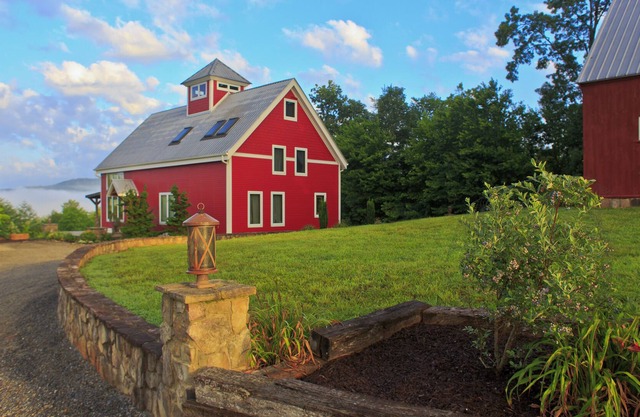 Luxurious Seclusion Amidst the Beautiful Mountains of the Nantahala Forest