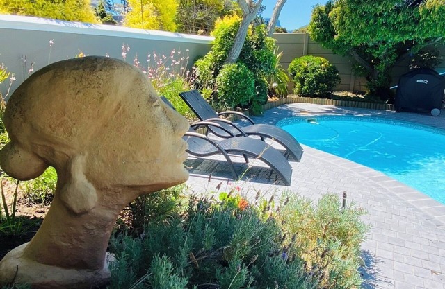 Luxurious self-catering cottage sleeping up to 4 adults