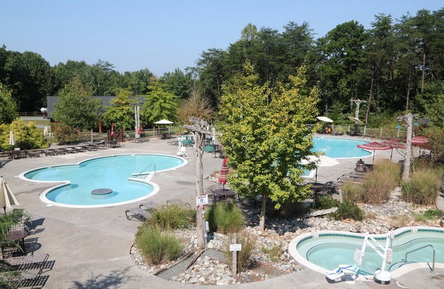 Luxurious Shenandoah Crossing, 2 Bedroom Resort Cabin