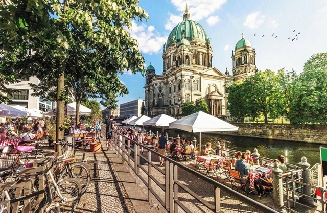 Luxurious Stay in Central Berlin – Perfect for Groups & Families