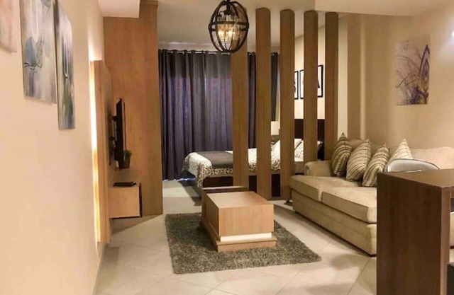 Luxurious studio 13 mins to downtown - few steps to great foods, cafes, shops