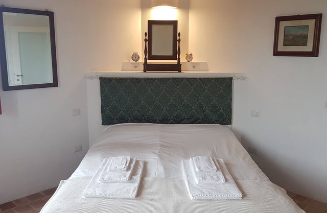 Luxurious suite in manor house with pool in central Marche region