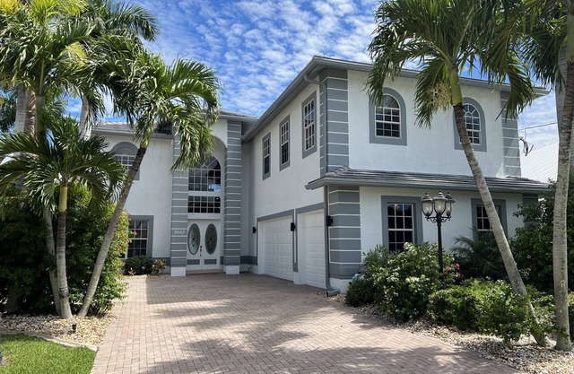 * Luxurious Villa at River *