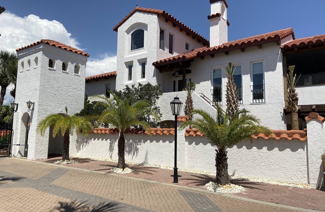 Luxurious Villa Blanca 30A in Vizcaya with Private Beach!