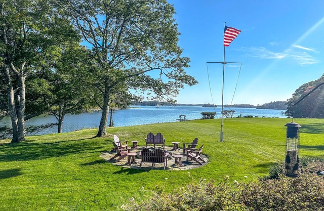 Luxurious Waterfront Retreat: Historic Charm & Breathtaking Scenery at Tidewatch