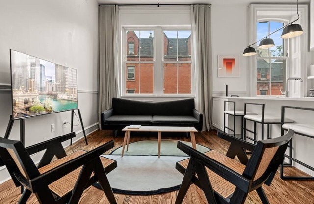Luxury 1BD Rittenhouse Sq. | Hosted By Stay Rafa