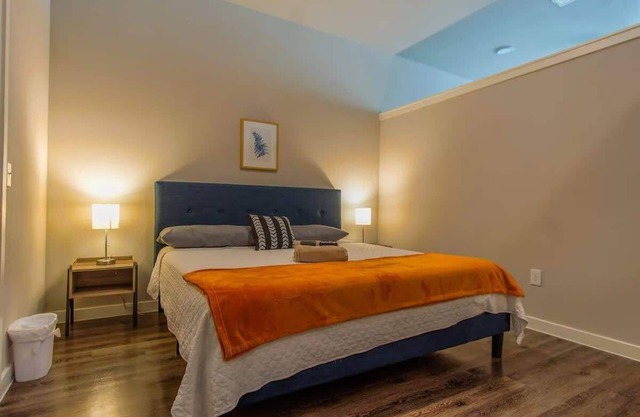 Luxury 1BR King Suite Pool + Gym + Parking - B