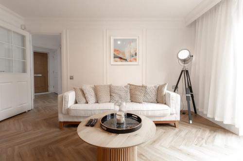 Luxury 2 Bed Apartment Edwalton
